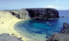 Лансароте - острів вогнедишних гір і фантастичних пляжів