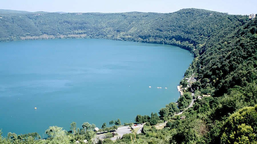 Озеро Немі