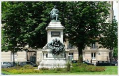 Площадь Трех Дюма в Париже